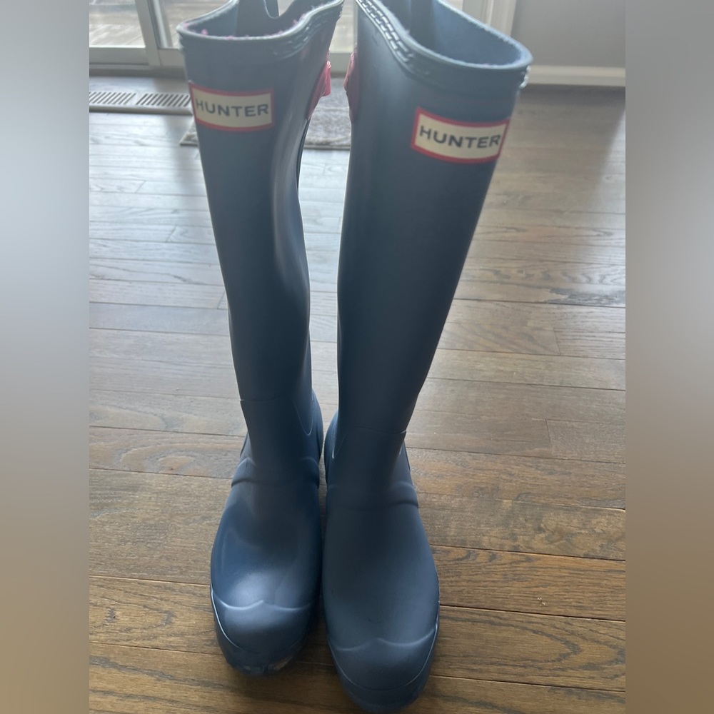 Hunter Orginal tall boots with adjustable back, size 9
